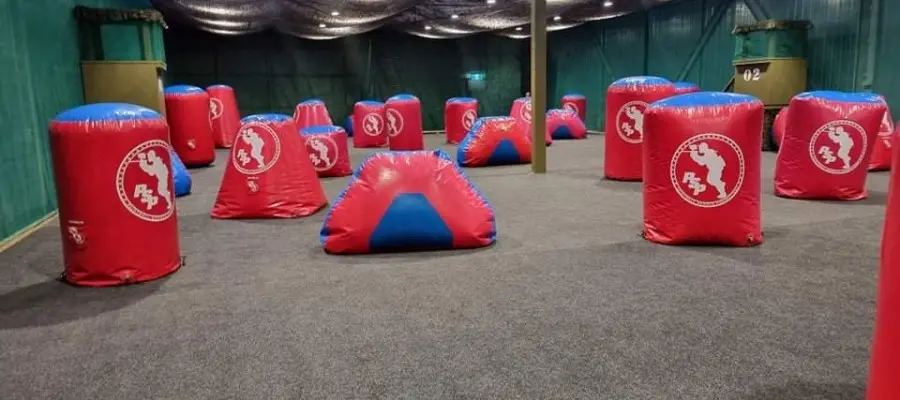 Inflatable bunkers on the indoor field